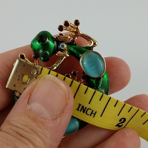 Gecko Lizard Brooch Pin Bow Tie Enamel Whimsical Fun Collectible - Picture 8 of 9